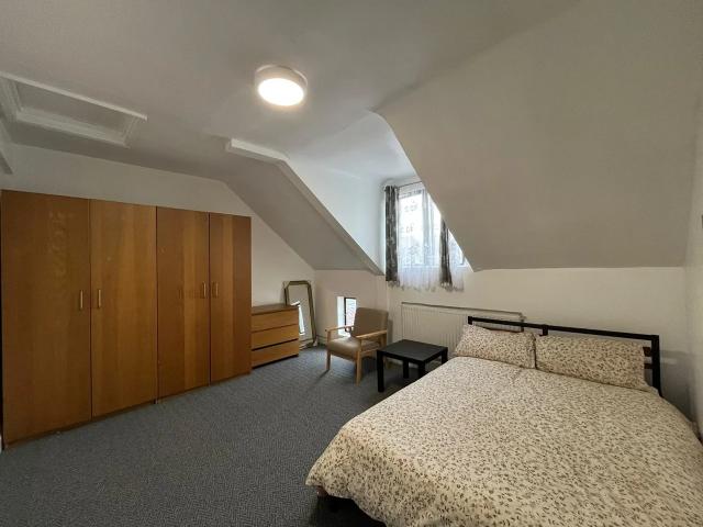 Flat for rent in London Borough of Ealing, Greater London
