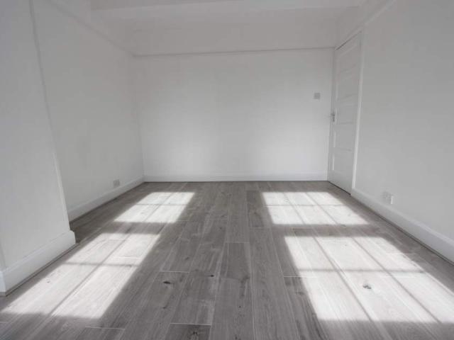 Flat for rent in Brunswick Park, Greater London
