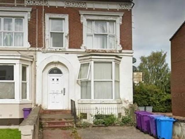 Flat for rent in Elm Park, Calderstones