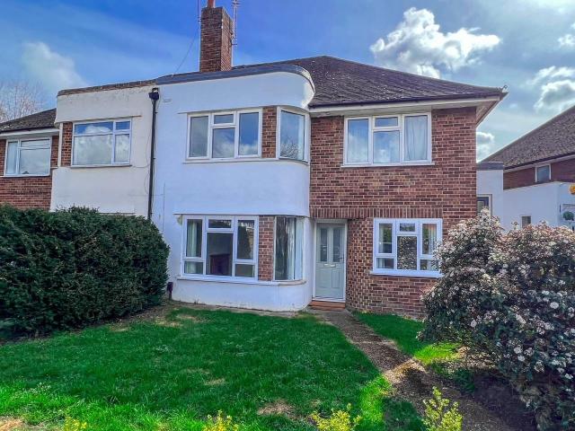 Flat for rent in Thames Ditton, Elmbridge