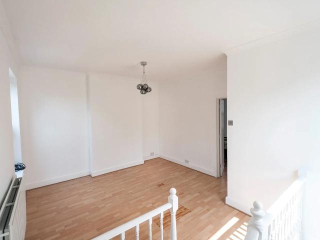 Flat for rent in Worcester Park, Greater London