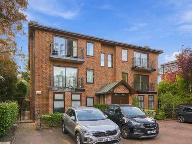 Flat for rent in London Borough of Merton, Greater London