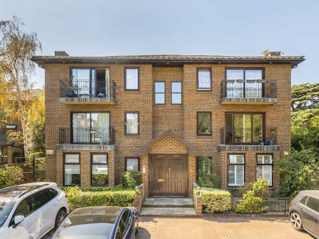 Flat for rent in London Borough of Merton, Greater London