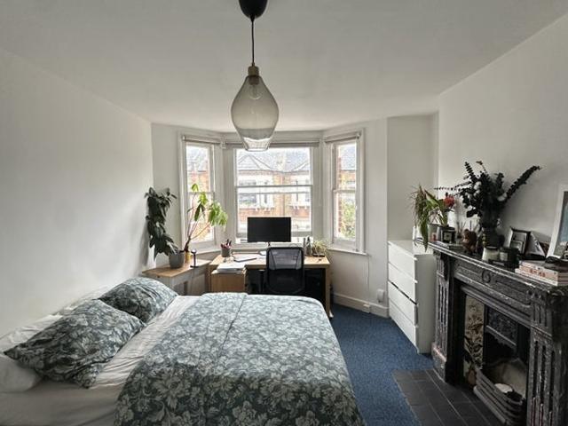 Flat for rent in Myatt's Fields, Greater London