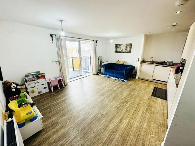 Flat for rent in London Borough of Barking and Dagenham, Greater London