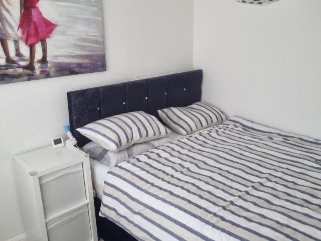 Flat for rent in Kingswood