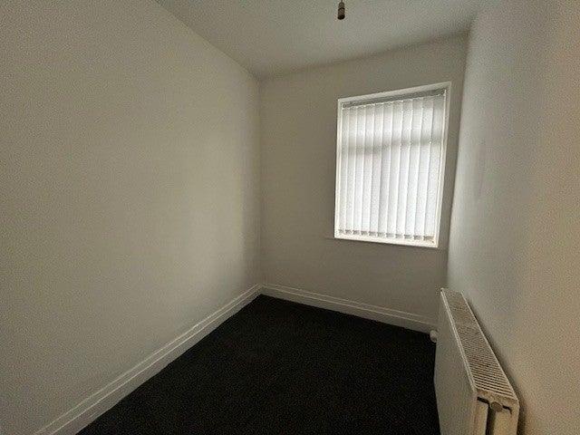 Flat for rent in Calderstones