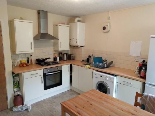 Flat for rent in Brynmill, Swansea