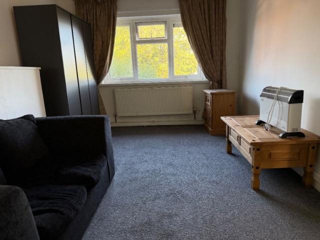 Flat for rent in Metchley, Birmingham