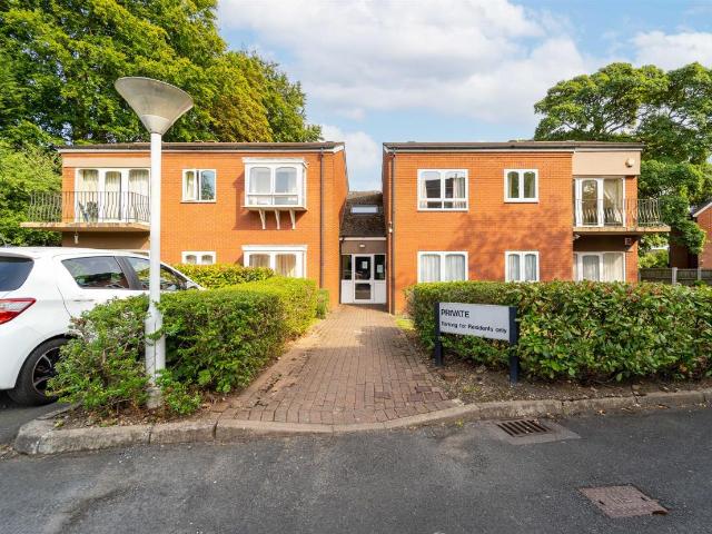 Flat for rent in Metchley, Birmingham