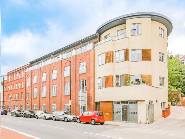 Apartment for rent in Spike Island, Feckenham