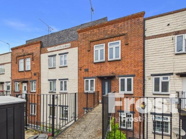 Flat for rent in Ickenham, Greater London