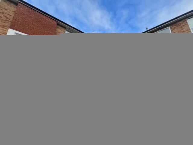 Flat for rent in Caterham Valley, Hillview