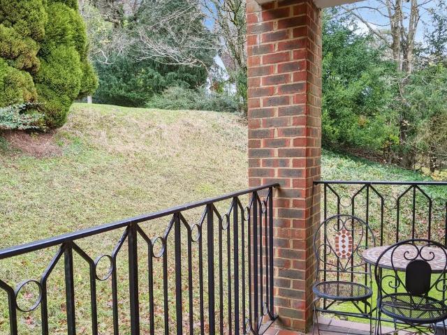 Flat for rent in Hillview, Surrey
