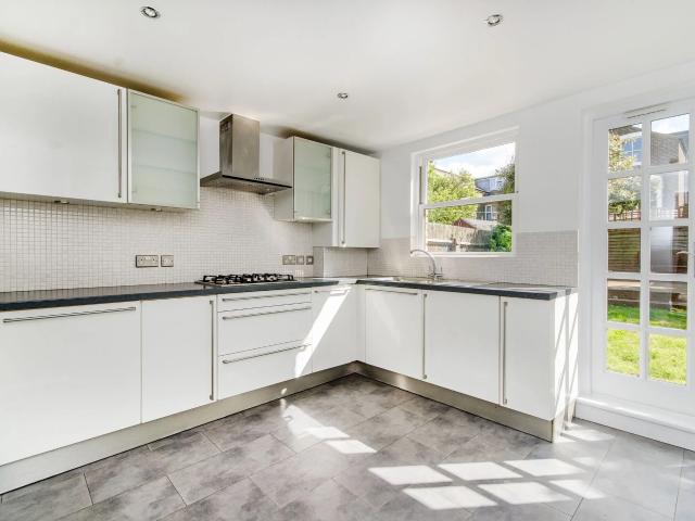 Flat for rent in Harlesden, Greater London