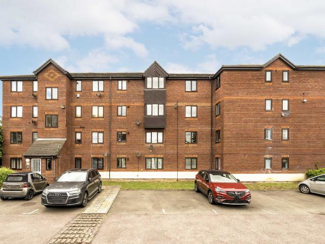 Flat for rent in Charlton Riverside, Greater London