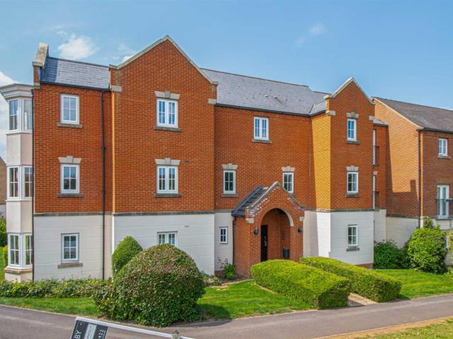 Flat for rent in Oxley Park, Shenley Church End