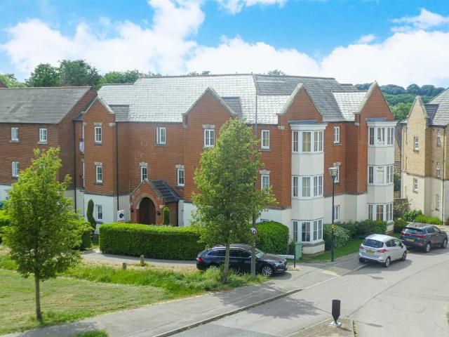Flat for rent in Oxley Park, Shenley Church End