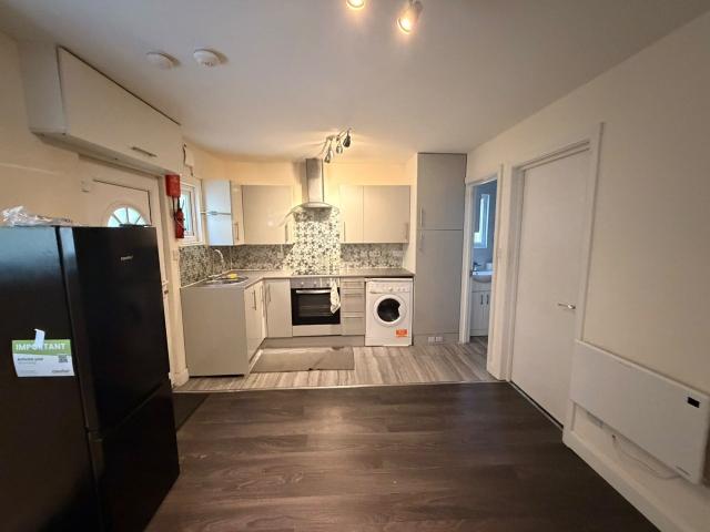 Flat for rent in London Borough of Barking and Dagenham, Greater London