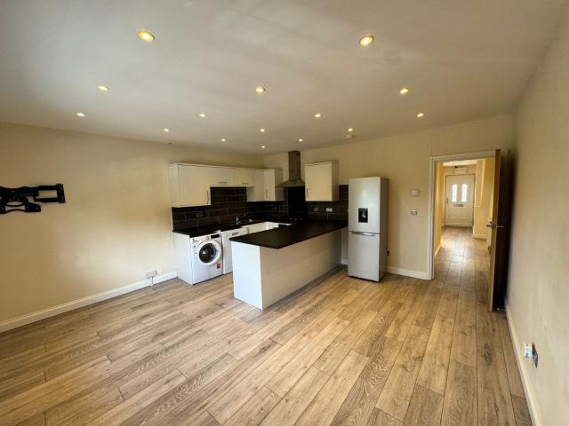 Flat for rent in Primley Park, Moortown
