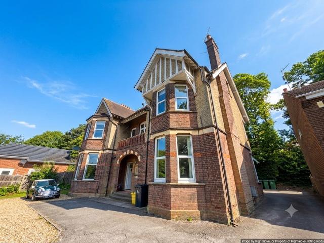 Flat for rent in Hart Hill, Luton