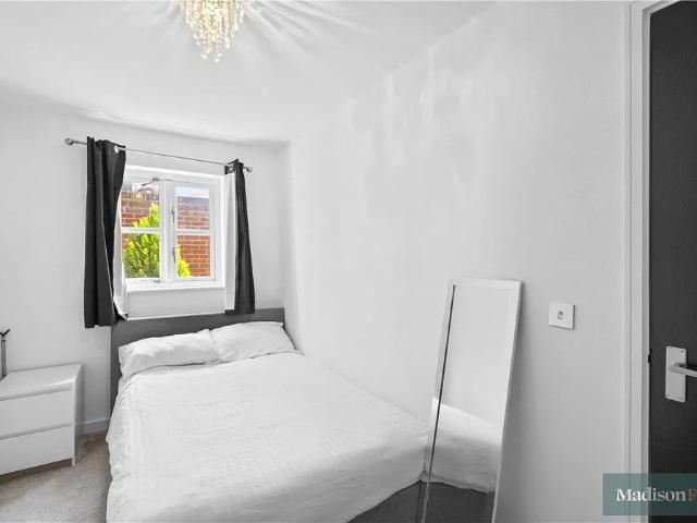 Flat for rent in Navestock Side, Essex