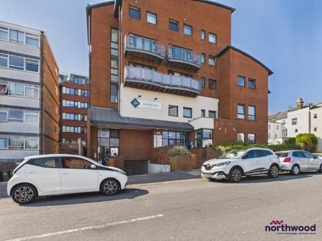 Flat for rent in Upperton, Eastbourne