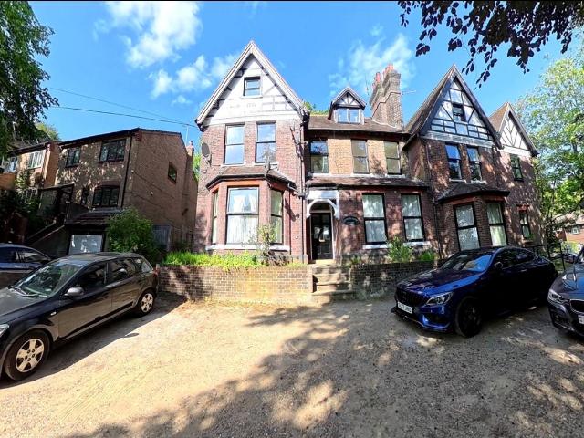 Flat for rent in Park Town, Luton