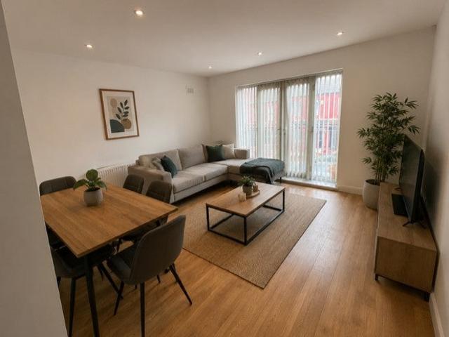 Flat for rent in Calderstones