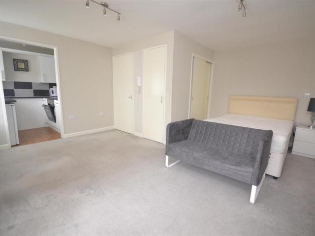 Flat for rent in Earley