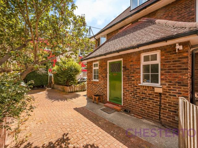 Flat for rent in Charlton Riverside, Greater London