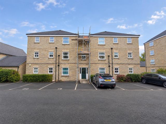 Flat for rent in Well Head, Calderdale