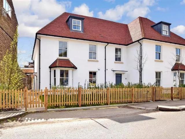 Flat for rent in Reffles Bridge, Reigate and Banstead