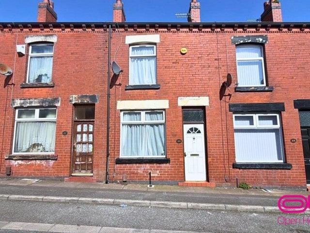 Flat for rent in Brownlow Fold, Lee Bank
