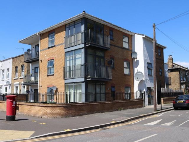 Flat for rent in Maryland, Greater London