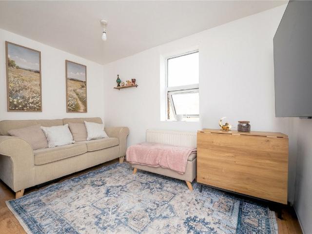 Flat for rent in St Albans, Five Acres