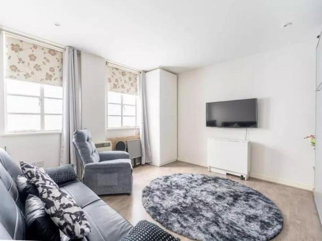 Flat for rent in Kensal Town, Greater London