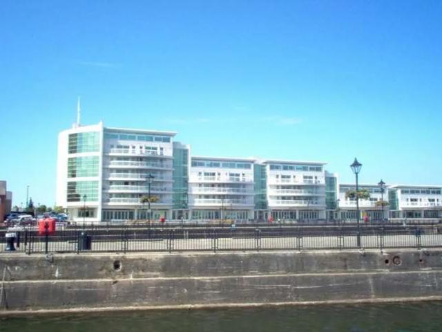 Flat for rent in Cardiff Bay, Falcon Lodge