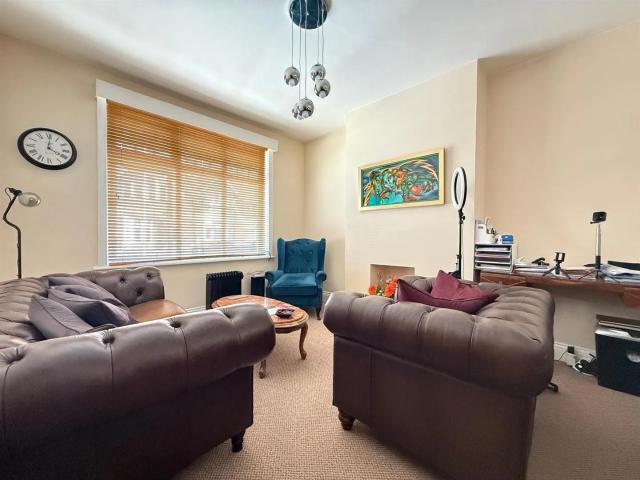 Flat for rent in Canford Cliffs, Poole