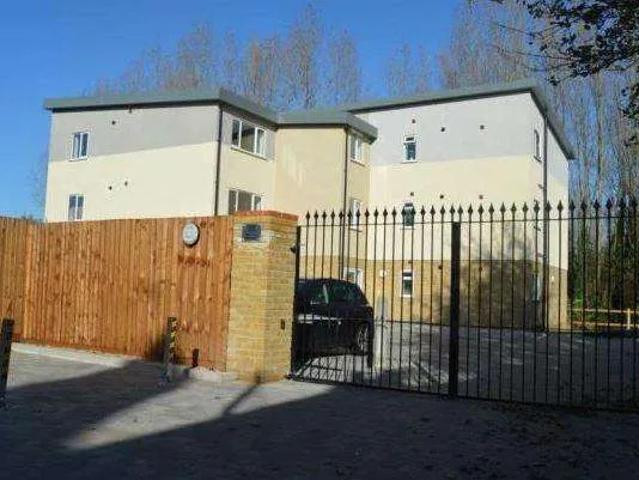 Flat for rent in Hawley, Monks Orchard