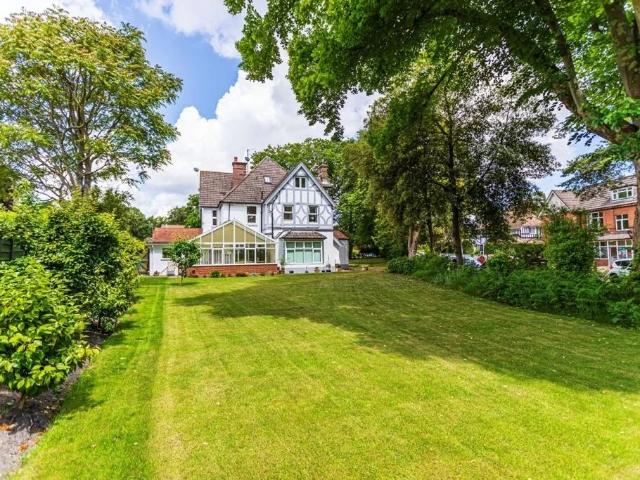 Flat for rent in Branksome Chine, Branksome Park