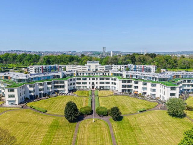 Flat for rent in Sully, Wales