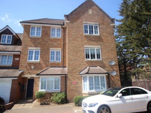 Flat for rent in Slough