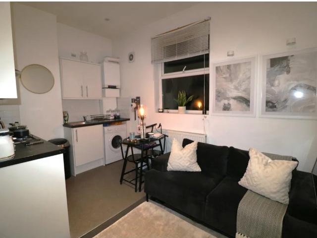 Flat for rent in Stockwell, Greater London