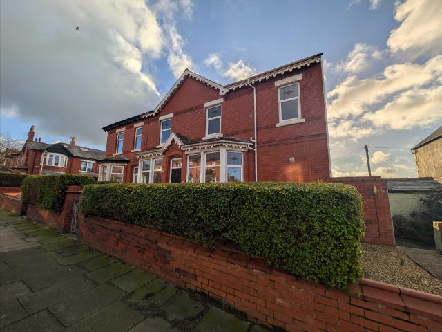 Flat for rent in Layton, Blackpool