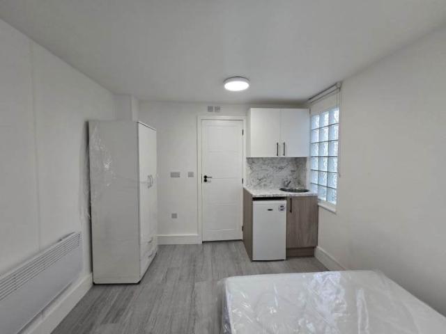 Flat for rent in London Borough of Lewisham, Greater London