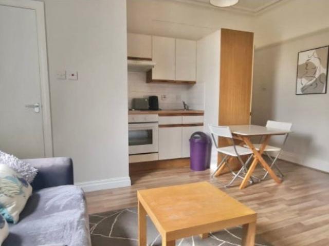 Flat for rent in Headingley Hill, Leeds