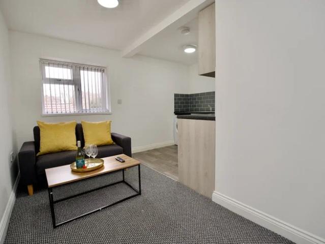Flat for rent in Ball Hill, West Midlands