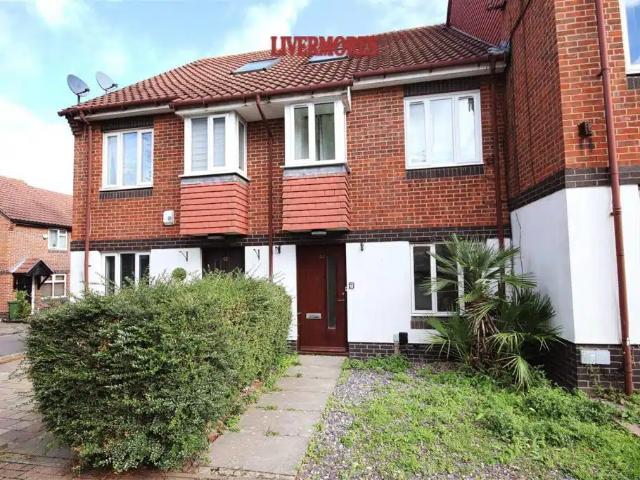 Flat for rent in Wansunt, Greater London