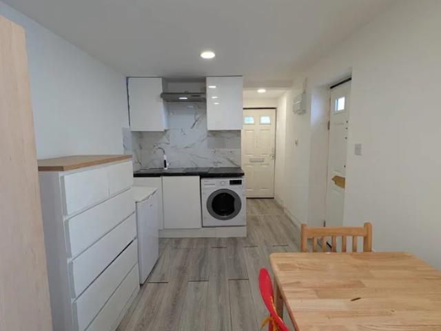 Flat for rent in Brent Cross, Greater London